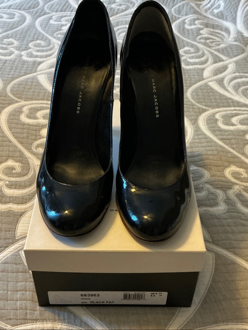 Marc Jacobs Black Patent Pumps Size 9.5 Classic Designer Heels